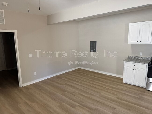 Building Photo - 821 Belleview Ave