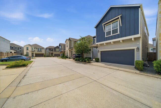 Building Photo - 10009 Granary Dr