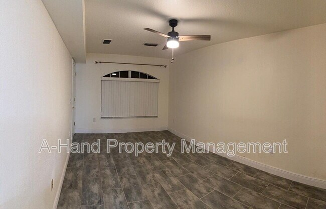 Building Photo - 2408 Fan Palm Dr