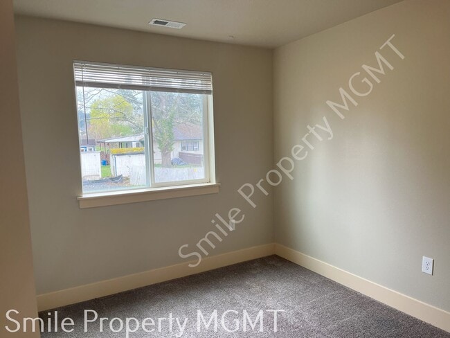 Building Photo - single house