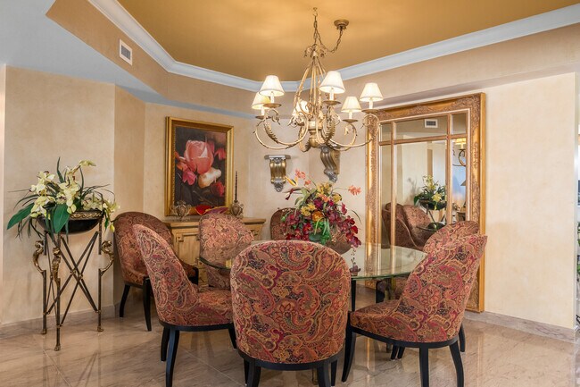 Building Photo - 7117 Pelican Bay Blvd