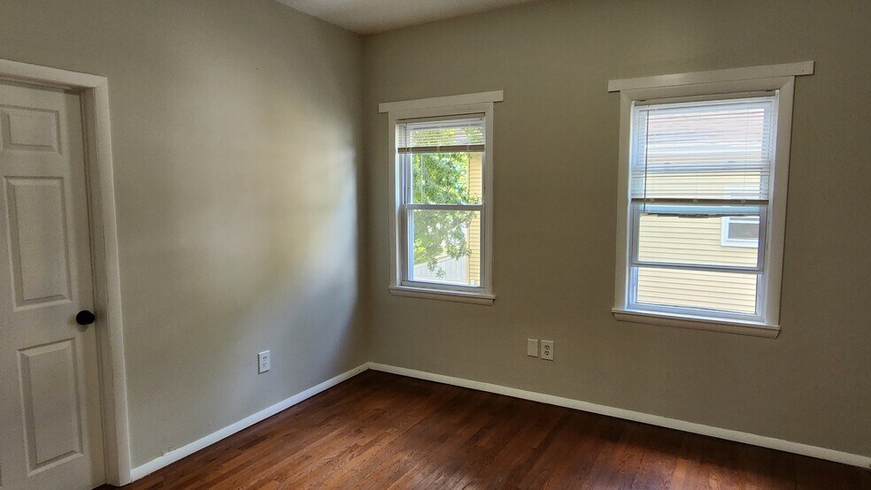 Building Photo - 235 Starr St