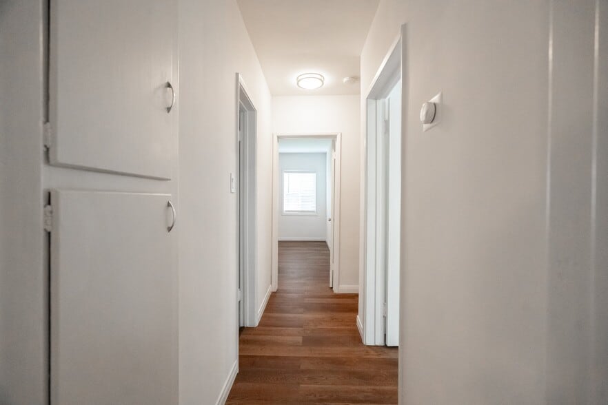 Building Photo - 15942 Devonshire St