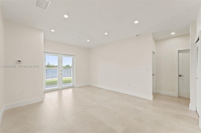 Building Photo - 4732 SW 87th Ct