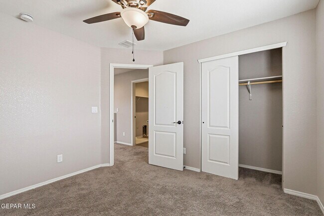 Building Photo - 1041 Earthstar Pl