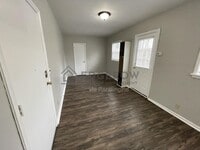 Building Photo - 114 Strong Ave