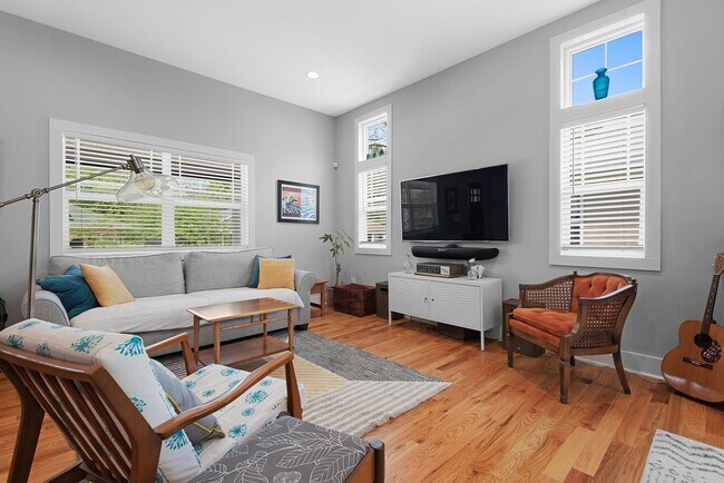 Building Photo - Gorgeous Home near Downtown Durham!