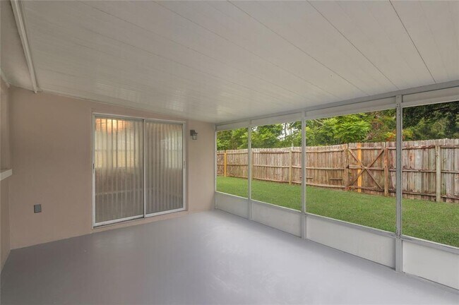 Building Photo - 5135 Kiwi Dr