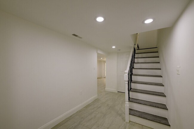 Building Photo - Charming & Renovated Petworth Rowhouse with Parking -  Available Now!
