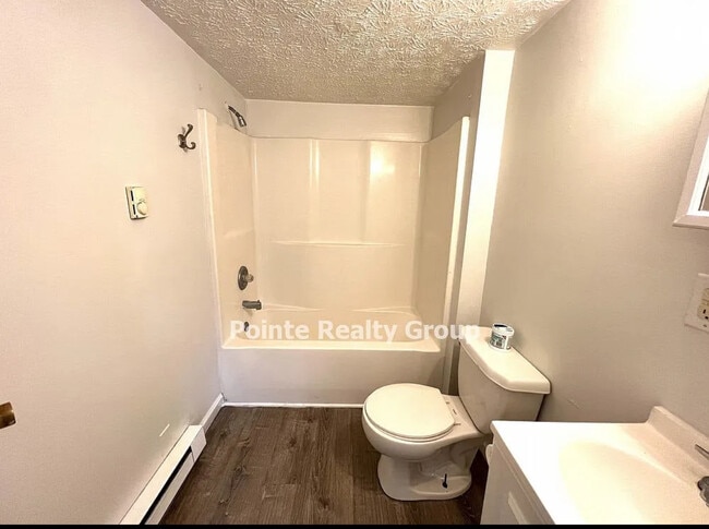 Building Photo - 409 Brook Ave