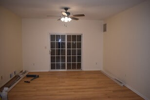 Building Photo - 815 Dominick Ct