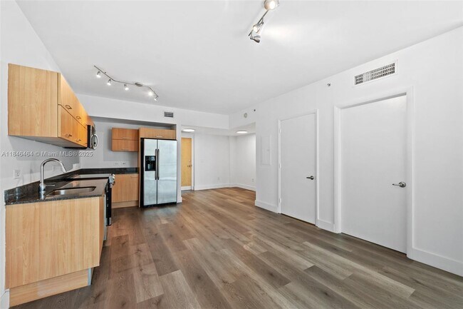 Building Photo - 350 S Miami Ave