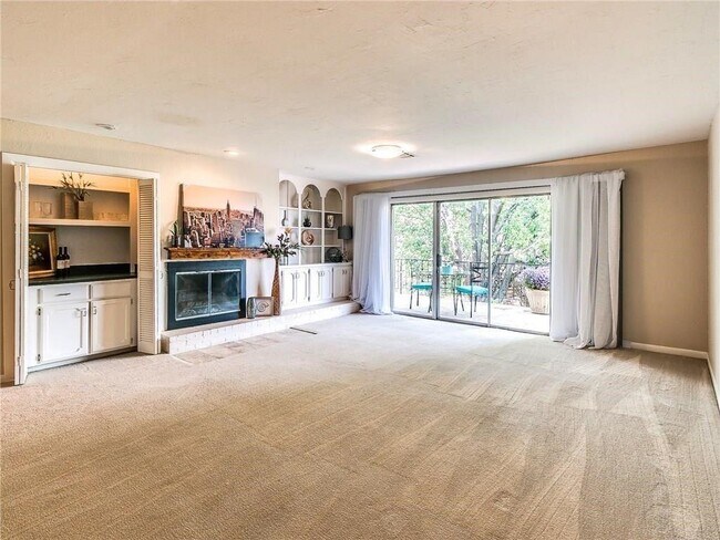 Building Photo - 1533 Glenbrook Dr