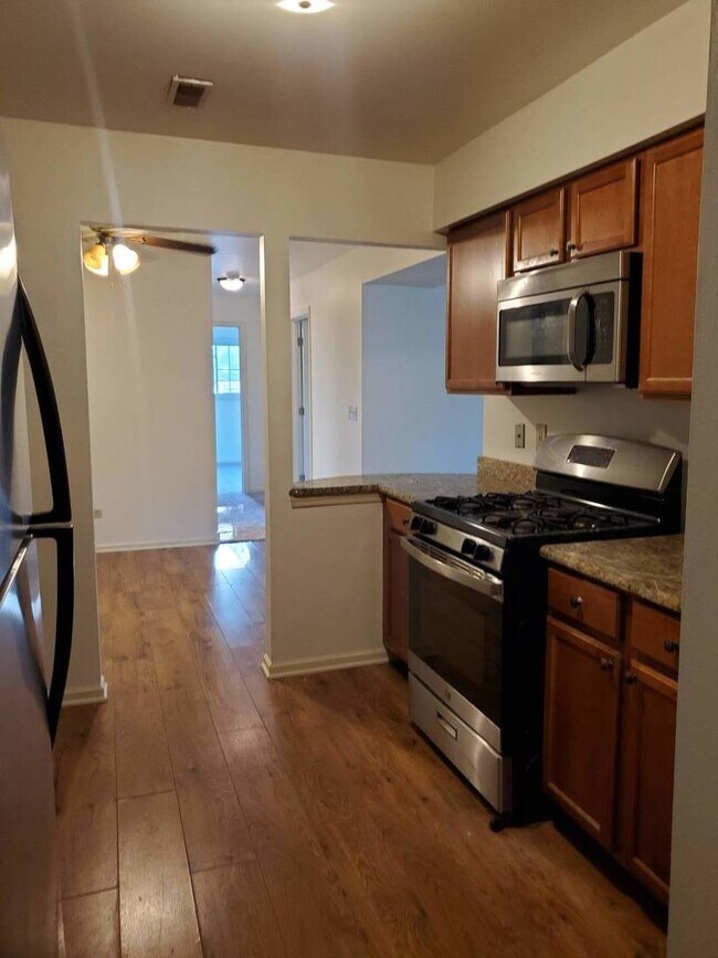 Building Photo - 833 Village Quarter Rd