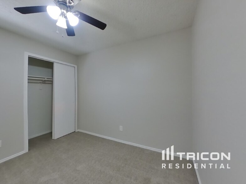 Building Photo - 906 Sylvan Creek Dr