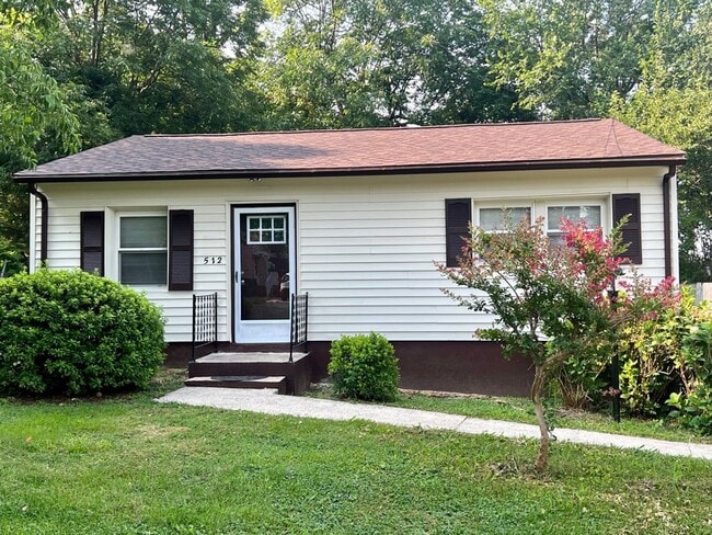 Building Photo - Three bedroom, 1 bath house in Burlington