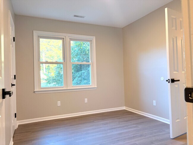 Building Photo - 6813 Glendower Rd