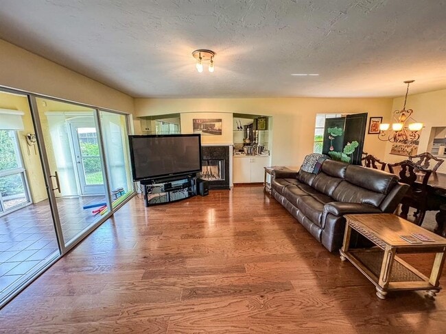 Building Photo - 5574 Chanteclaire