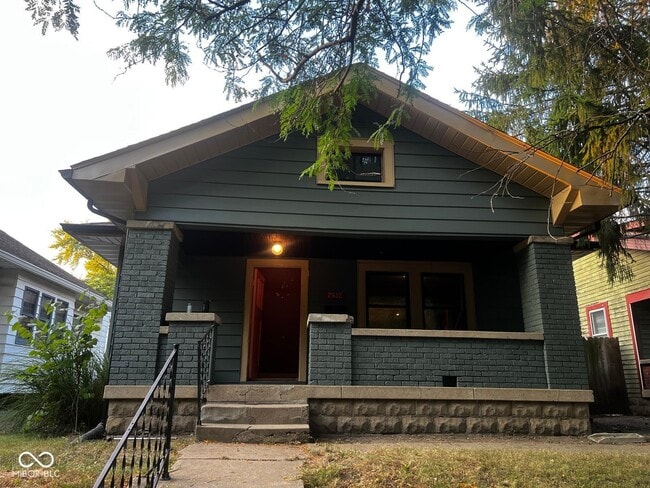 Primary Photo - 2532 E 17th St