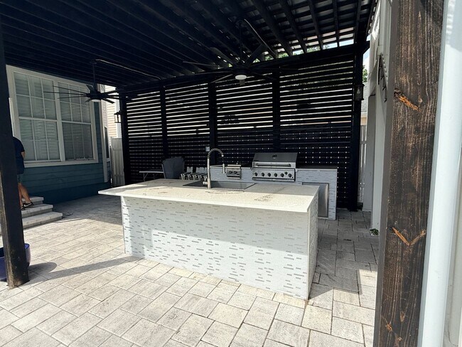 Building Photo - 603 Canne Pl