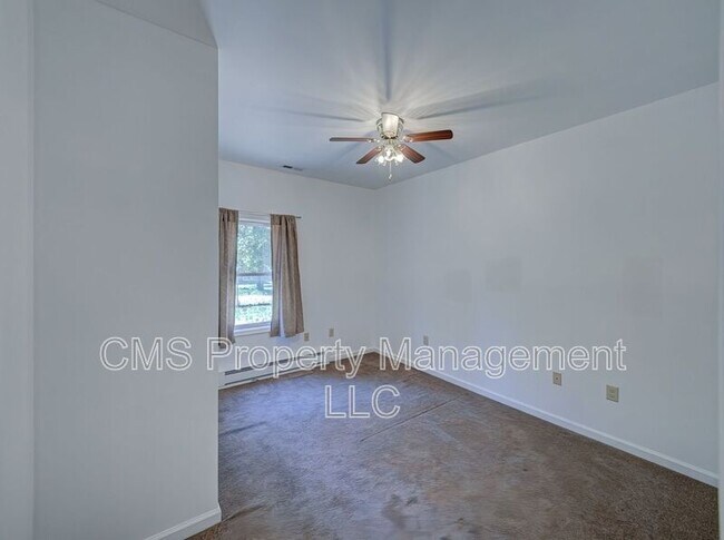 Building Photo - 756 Lakehurst Rd