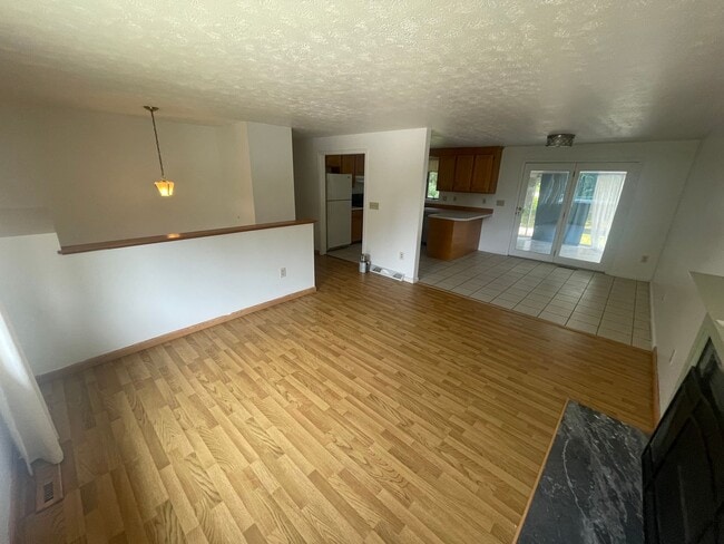 Building Photo - 3 Bedroom on a Large Plot