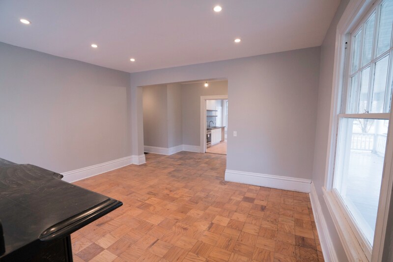 Building Photo - 658 Maple Ln