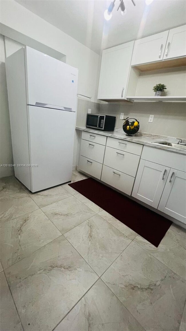 Building Photo - 2500 SW 131st Ct