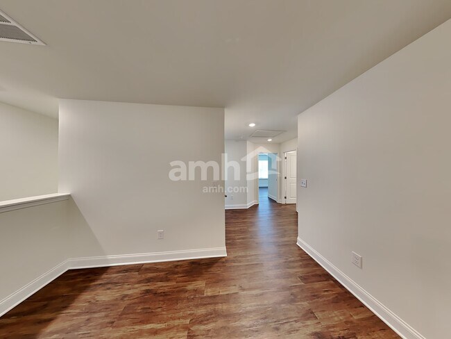 Building Photo - 824 Headland Wy