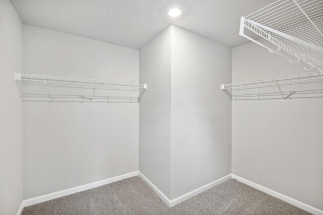 Building Photo - 423 Salisbury Cir