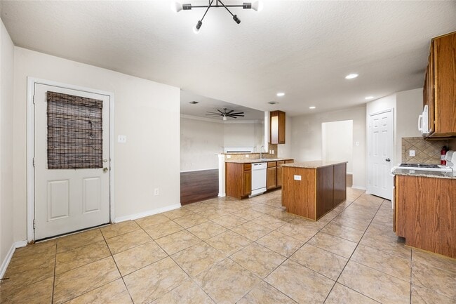 Building Photo - 15410 Redbud Dale Ct