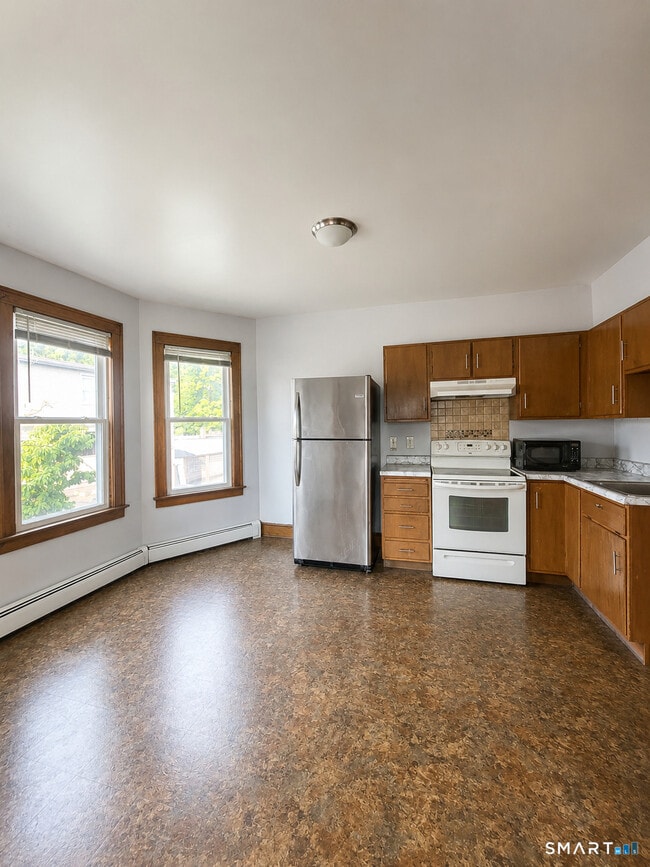 Building Photo - 1048 Broad St