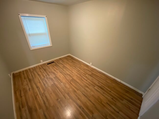 Building Photo - 1539 N Hickory Rd