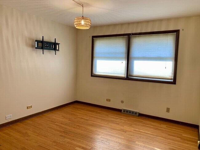 Building Photo - 9S174 Nantucket Dr