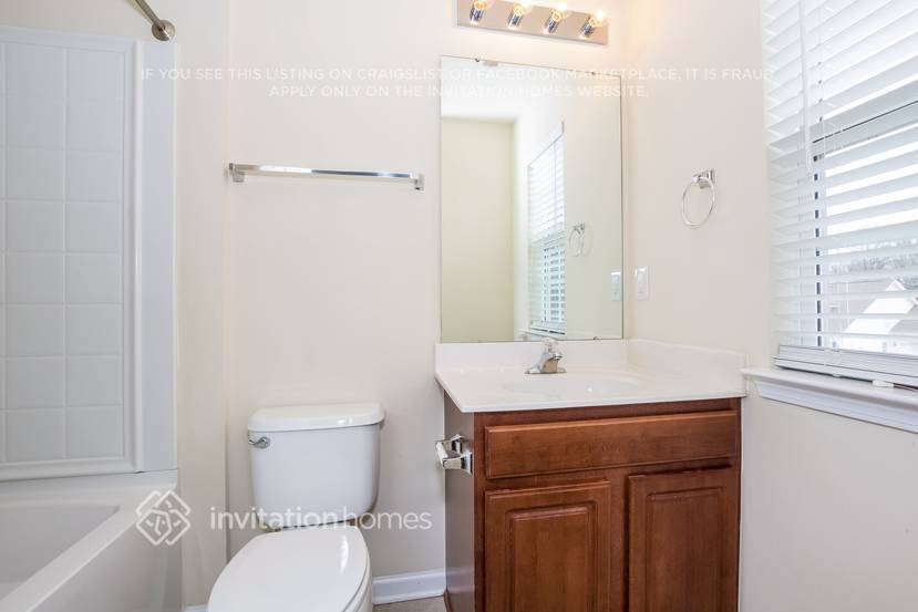 Building Photo - 1004 Oakstone Dr
