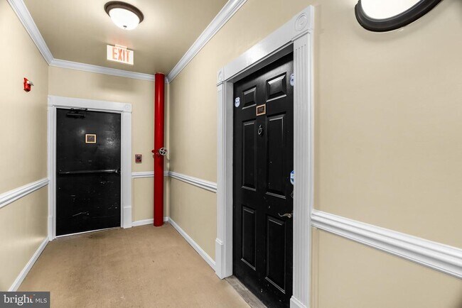 Building Photo - 4852 Eisenhower Ave