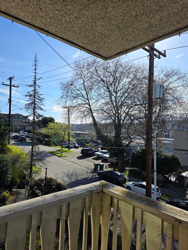 Building Photo - 3610 14th Ave W