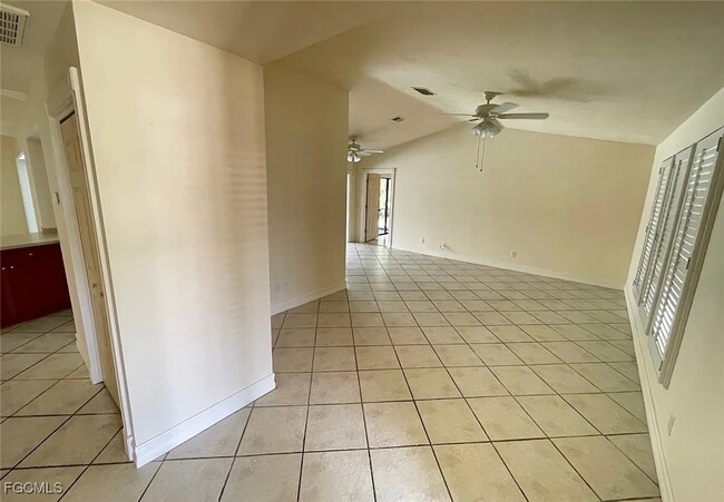 Building Photo - 919 SE 21st Ln