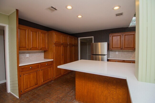 Building Photo - 7 Woody Creek Dr