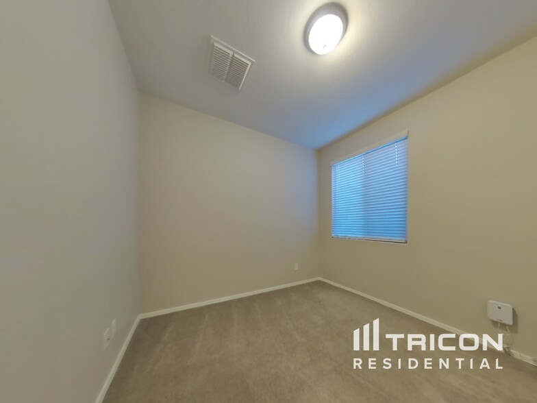 Building Photo - 17762 Via Luna Dr