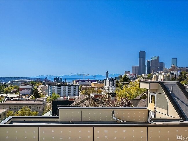 Building Photo - 1631 S King St