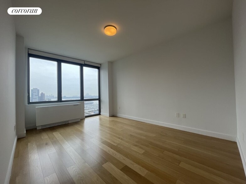 Building Photo - 606 W 57th St