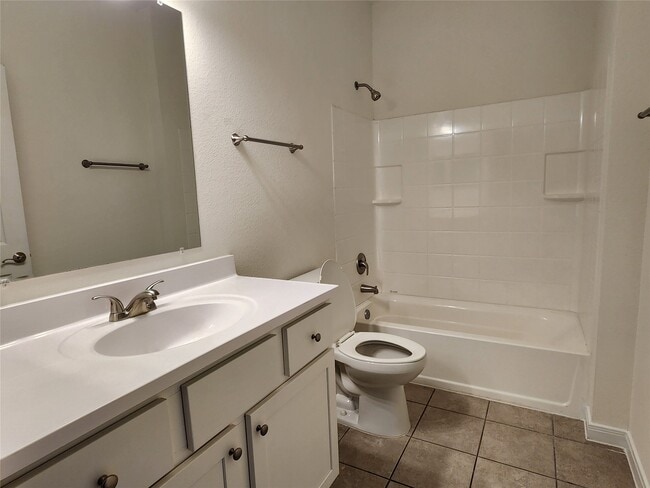 Building Photo - 6202 Lacey Oak Dr