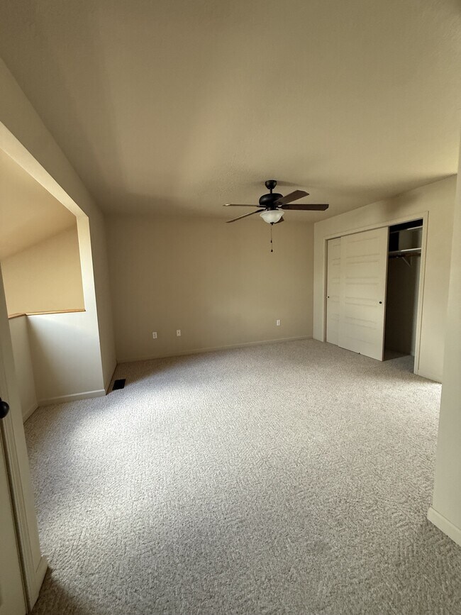 Building Photo - 5220 Loft Dr