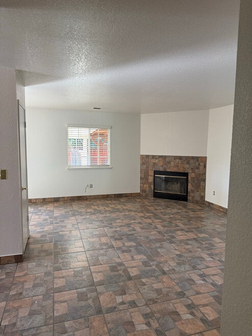 Building Photo - 1842 Heritage Dr