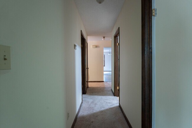 Building Photo - 105 Hanover Way