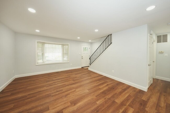 Building Photo - 9900 Kingsbridge Dr