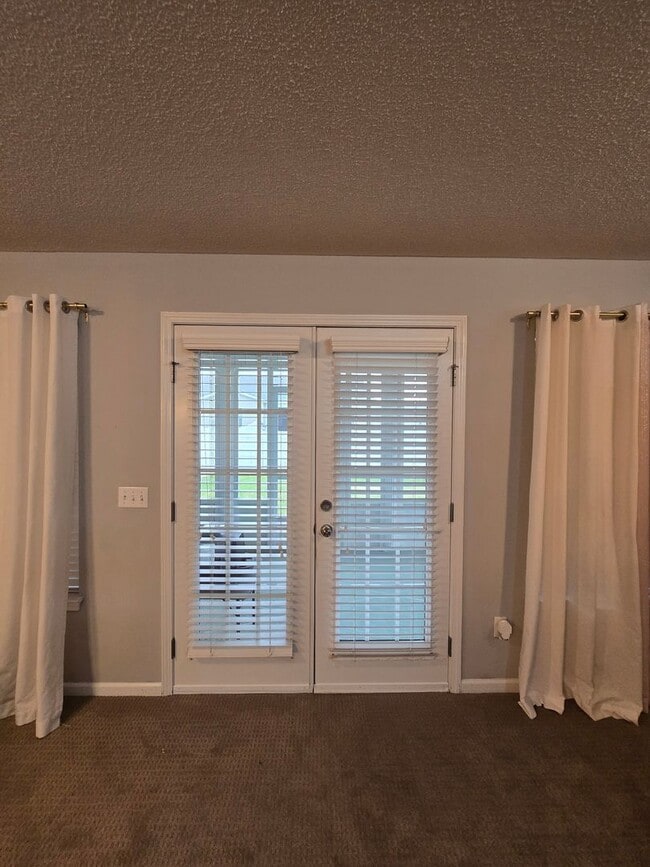 Building Photo - Woodland Park