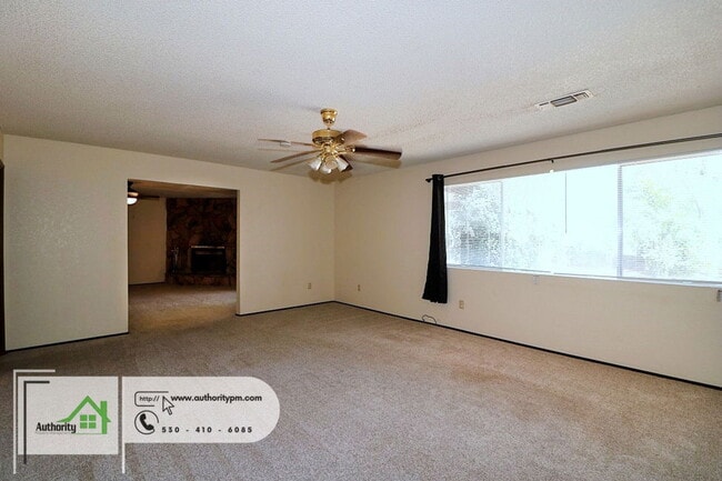 Building Photo - 160 Woodcliff Dr