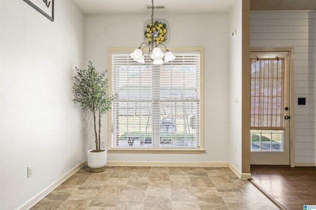 Building Photo - 992 Meriweather Dr